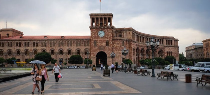 Ermənistanın paytaxt küçəsində Azərbaycan BAYRAĞI - ŞOK GÖRÜNTÜ