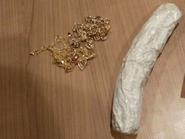 Ölkəyə alt paltarında zinət əşyaları keçirmək istədi - FOTO