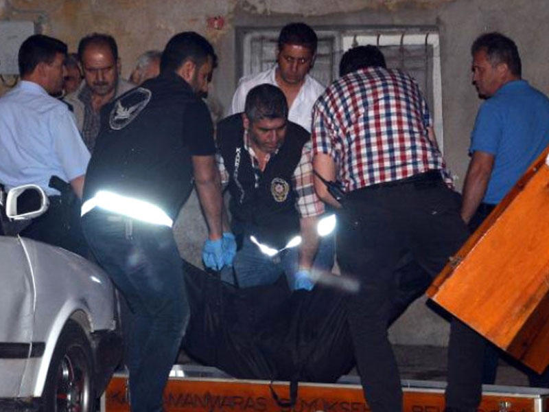 Qapını açanda həyatının şokunu yaşadı - Tək yaşayan anasını yerdə ... - VİDEO - FOTO