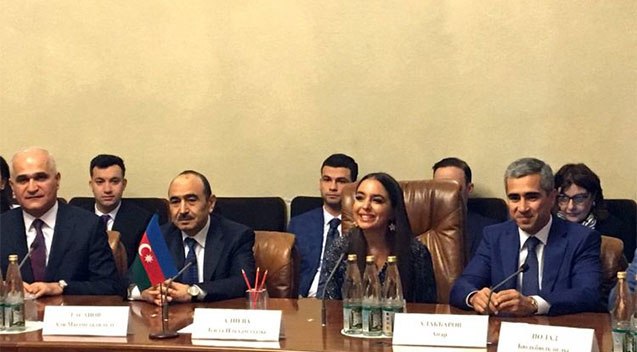 Leyla Əliyeva qubernatorla görüşdü - Dövlət rəsmiləri ilə