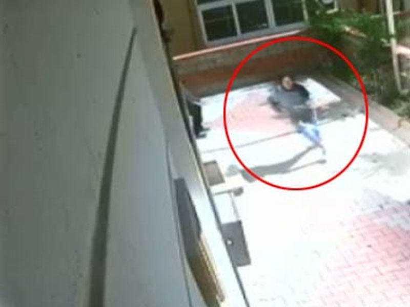 14 yaşlı qızı qardaşının gözü önündə vəhşicəsinə döydülər - O kadrlar xəbərlərdə göstərildi - VİDEO