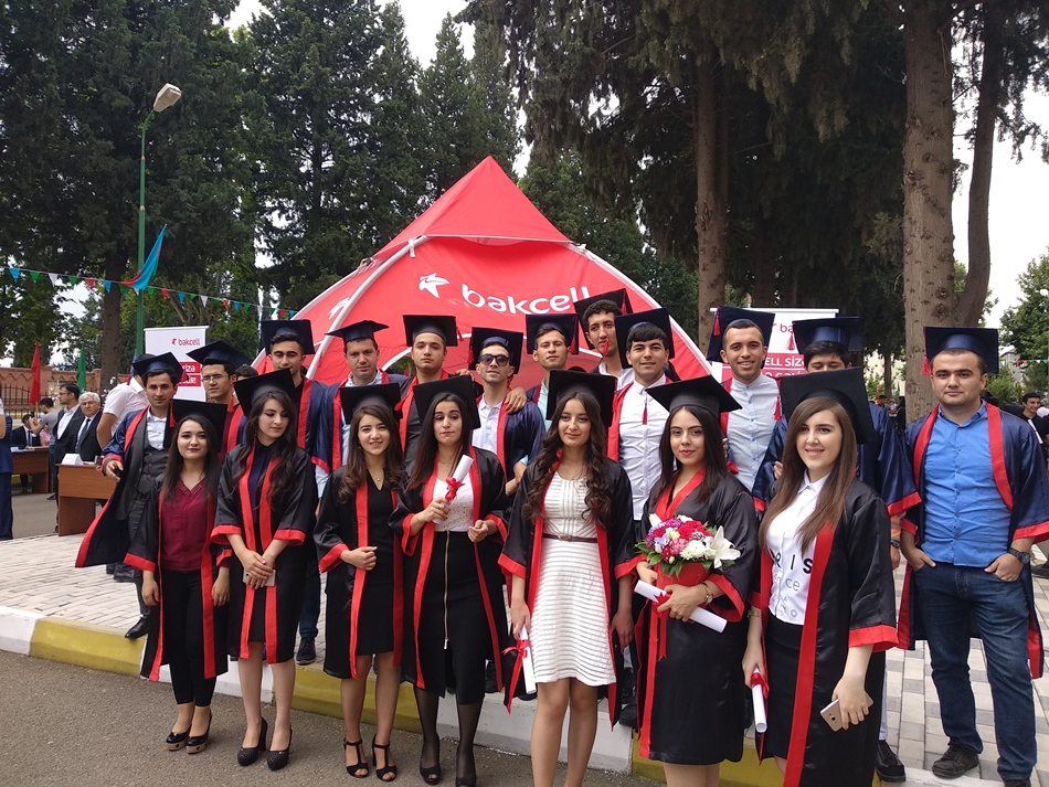 Bakcell Gəncədə məzun yarmarkasına qatılıb