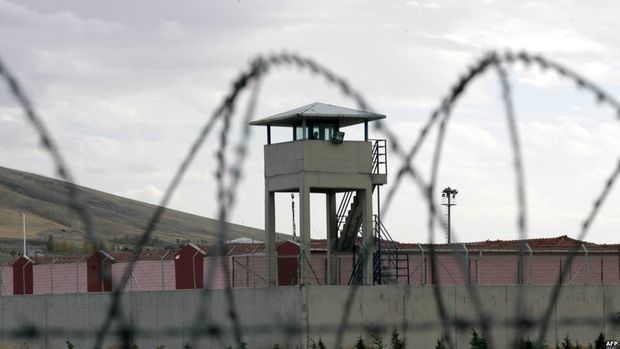 Bakıda həbsxanada silahlı insident: yaralanan var