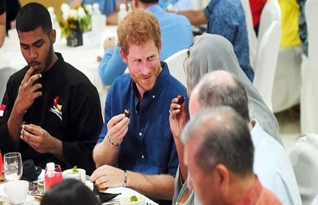 Şahzadə Harri iftarda – FOTO + VİDEO