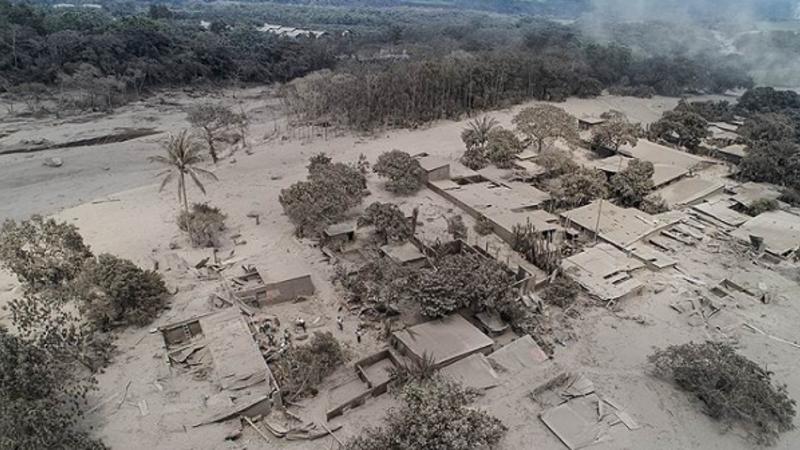 Lava altında qalan kənddən daha 7 meyit tapıld