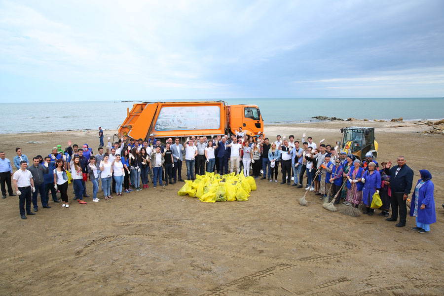 Novxanı qəsəbəsinin sahilyanı ərazisində ekoloji aksiya təşkil olunmub