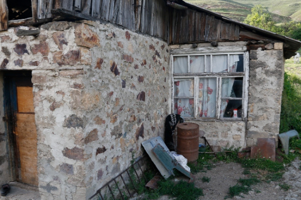 Daşkəsəndə arvadını və körpəsini çomaqla döyərək öldürən şəxsə bu CƏZA VERİLDİ