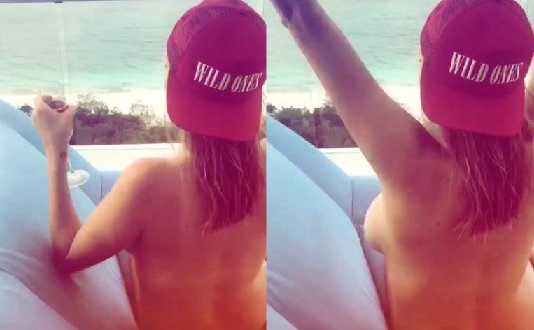 Məşhur model təşəkkür etmək üçün soyundu - Fotolar