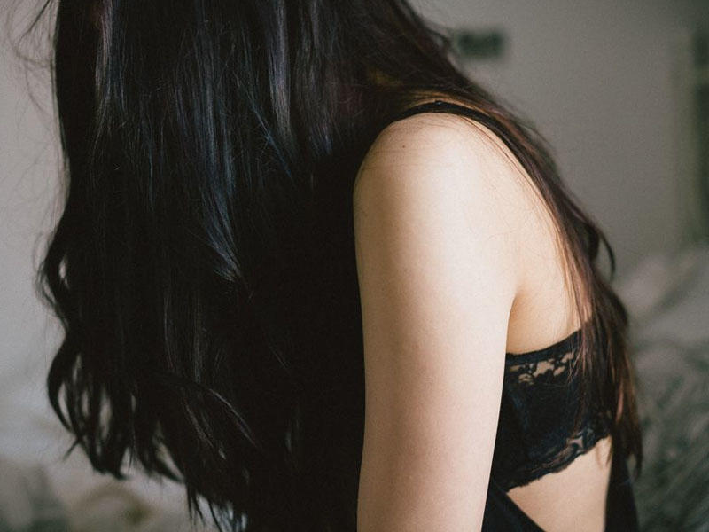 19 yaşlı qıza qarşı əxlaqsızlıq edən iki futbolçu saxlanıldı