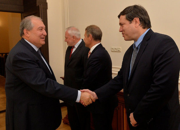 Ermənistan prezidenti həmsədrlərlə görüşdü