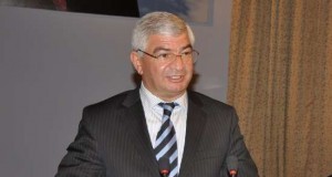 İcra başçısı saxta nömrəylə maşın sürür - FOTO