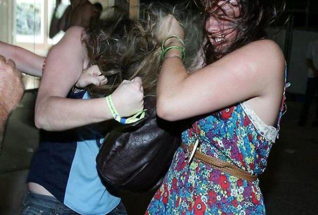 Bakıda metrostansiyanın çıxışında qadınlar arasında kütləvi dava olub