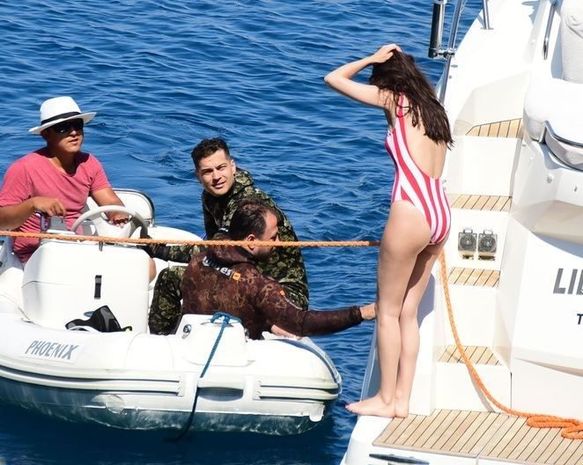 Çağatay suyun altında gəzintiyə çıxdı – FOTO