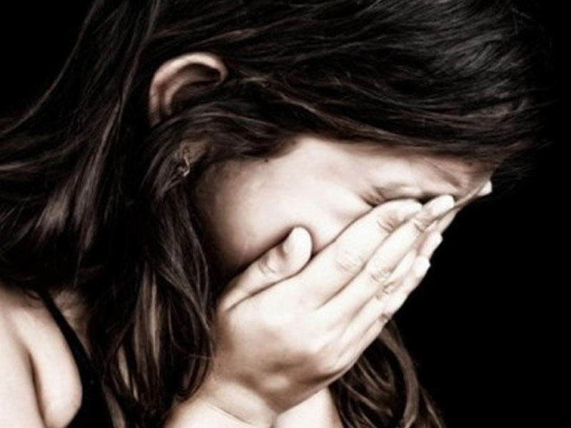 Ata azyaşlı qızını zorlayıb hamilə qoydu, uşağı həyətdə basdırdı - Azərbaycanda daha bir dəhşət