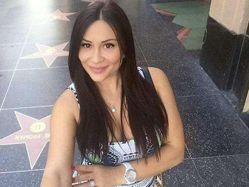 Məşhur rəssam ömürlük həbs olundu: arvadının başını kəsib - FOTO