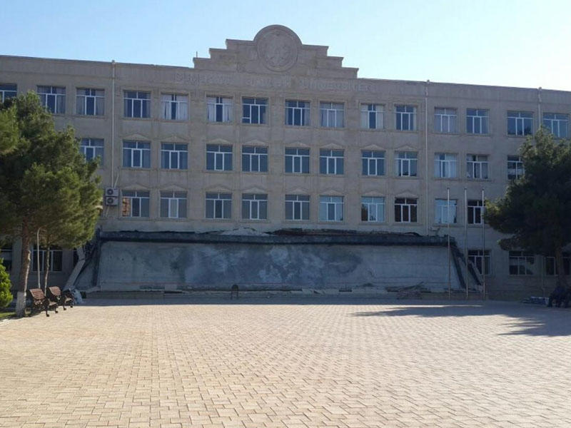 Sumqayıtda universitetin tavanı belə çökdü - Video