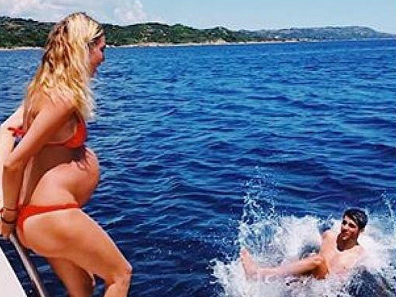 Morata hamilə xanımı ilə istirahətdə - FOTO