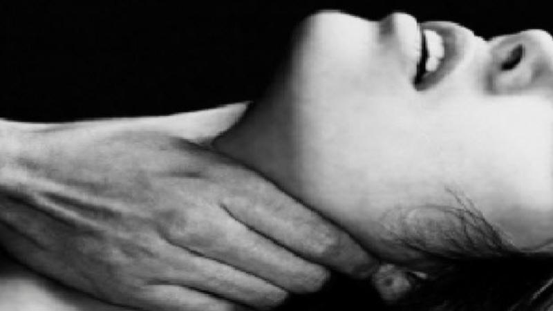 Sevgilisini xəyanət etdiyi üçün bıçaqladı, sonra yastıqla boğdu, özü isə... - FiLM KİMİ CİNAYƏT