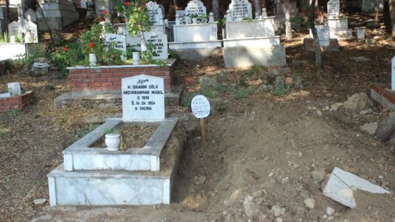 Qəbiristanlıqda ŞOK HADİSƏ: Meyiti məzarından çıxardılar və... - FOTO