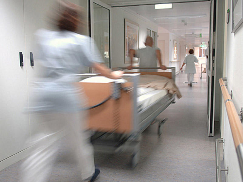 Gənc oğlan qonşusu tərəfindən bıçaqlanıb