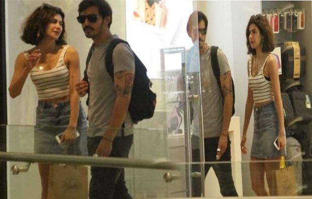 Azərbaycanlı aktrisa İstanbulda sevgilisi ilə görüntüləndi - FOTO