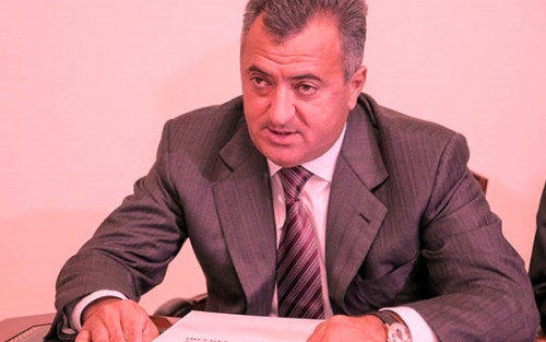 İcra başçısının paltar qadağası - Bakıda bu da oldu