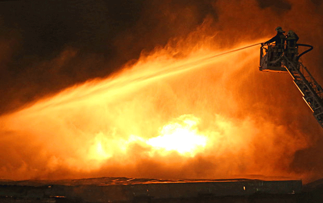 İri neft emalı zavodu yanır - 6 nəfər xəsarət alıb