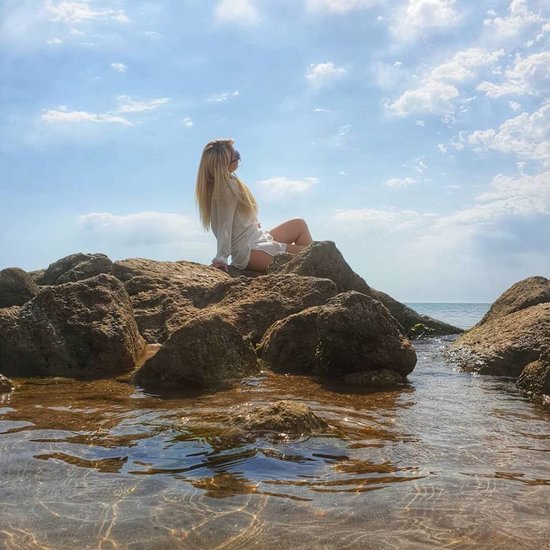 Tanınmış aparıcının çimərlik geyimi izləyicilərini çoşdurdu - FOTO