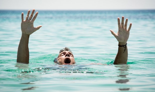 Suda boğulmaq təhlükəsi ilə üzləşən 4 şəxs xilas edilib