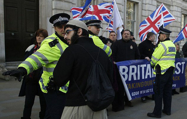 Müsəlmanları öldürməyə çağıran britaniyalı həbs olundu