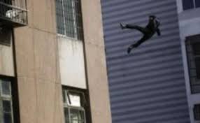 Ailəsi ilə mübahisə etdi — Özünü 5-ci mərtəbədən atdı