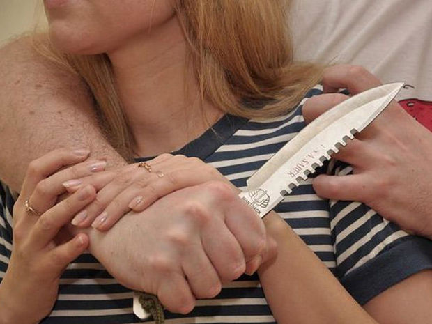 Keçmiş arvadını məhkəmə zalında öldürdü