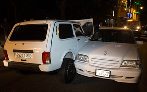 Bakıda işıqforun qırmızı işığında yolu keçən avtomobil qəza törədib, İraq vətəndaşı yaralanıb