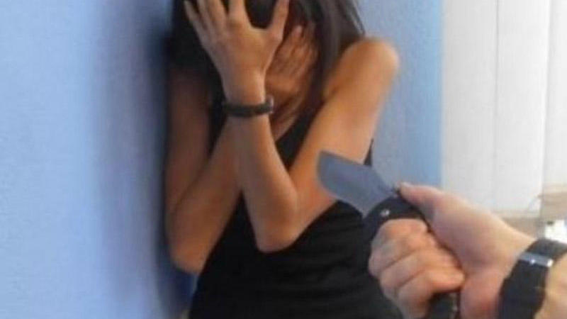 Zaqatalada kafedə ər arvadını bıçaqladı