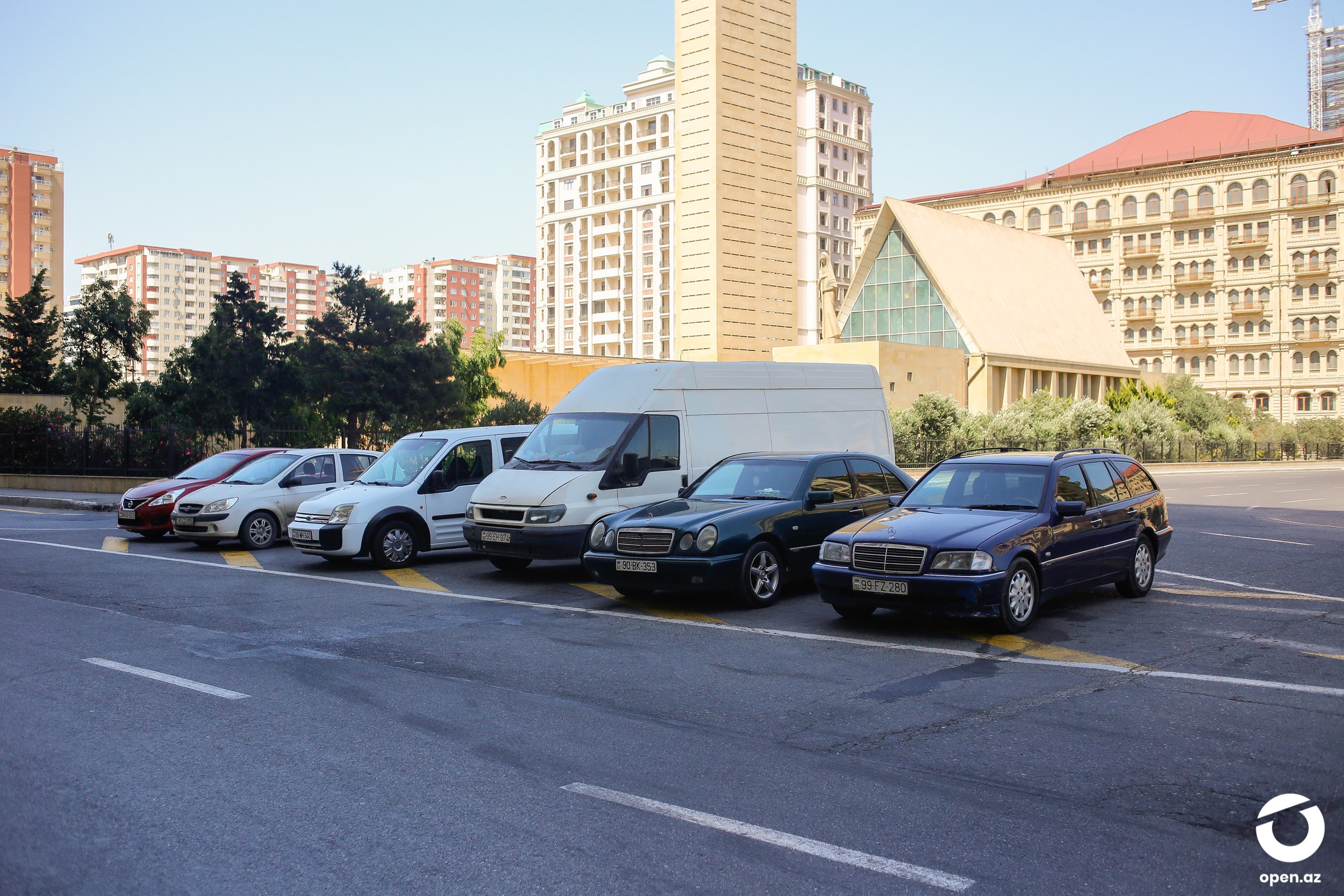 Bakıda məşhur çay evinin müştəriləri hərəkətə belə mane olur - ŞİKAYƏT - FOTOLAR