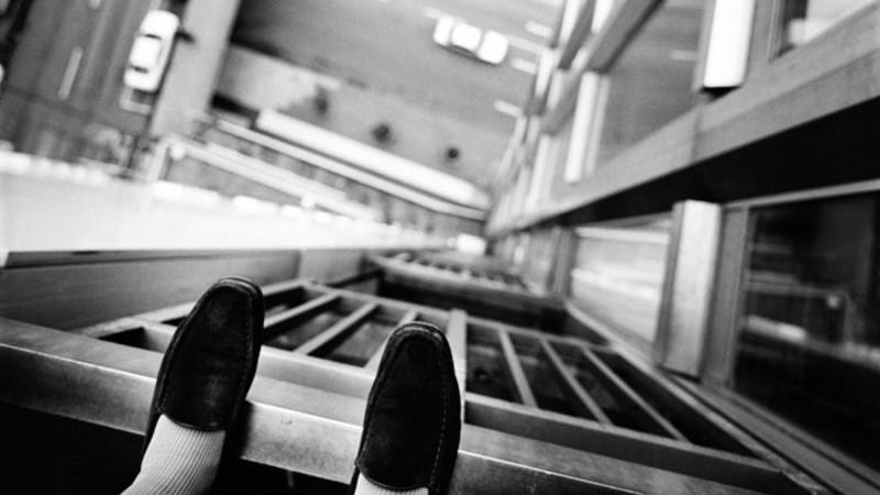 84 yaşlı qadın 8-ci mərtəbədən yıxılıb öldü