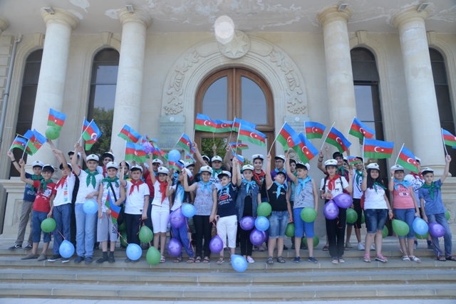 Nəsimi rayon məktəblilərinin yay tətili günləri maraqlı və yaddaqalan keçir