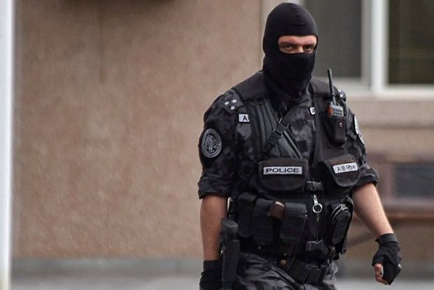 Sarkisyanın qardaşı oğlunda narkotik və oğurlanmış rəsm əsərləri aşkarlanıb