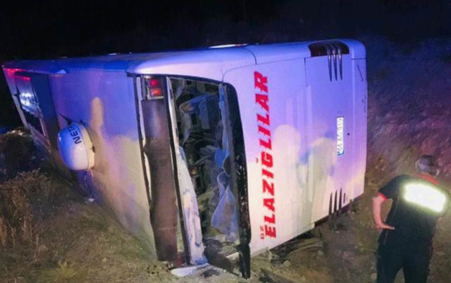 Sərnişinlə dolu avtobus aşdı, 33 nəfər yaralı var