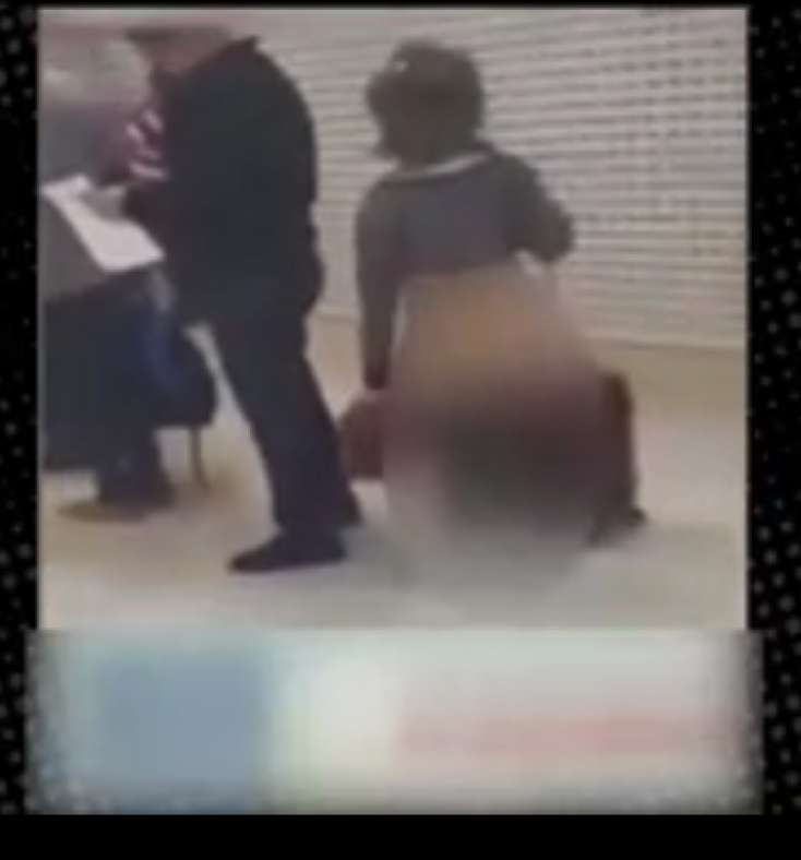 Hava limanına alt paltarı ilə girən qadın - görənləri şok etdi/ VİDEO