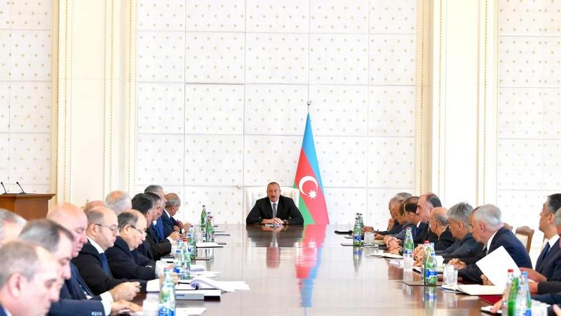İlham Əliyevin sədrliyi ilə Nazirlər Kabinetinin iclası keçirildi