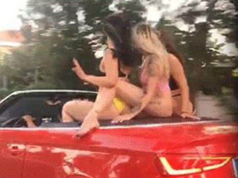 Qızlar bikinidə üstüaçıq avtomobildə erotik rəqs etdilər, sonu yaxşı olmadı - VİDEO