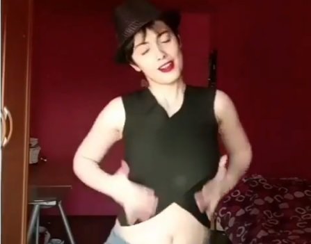 Göbək rəqsi oynadı, həbs edildi - VİDEO