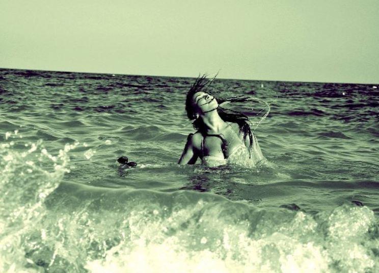 Zemfira çimərlik geyimində - Foto