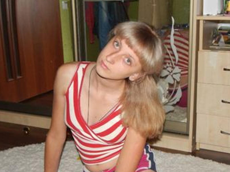 Qadın istədiyi oğlanla danışan qızın cinsiyyət orqanını yandırdı - Hamiləymiş - FOTO