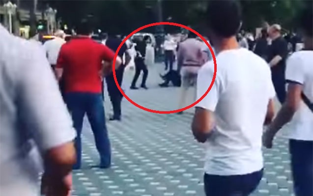 Gəncədə polisin öldürülmə anı - Video