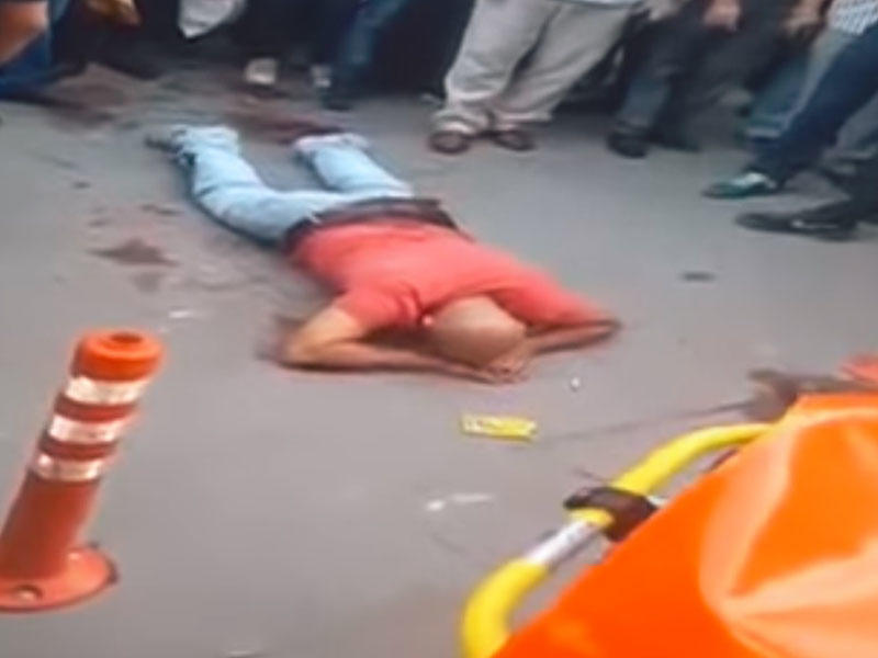 Ata azyaşlı qızına küçədə təcavüz edən oğlanı xədim etdi - VİDEO