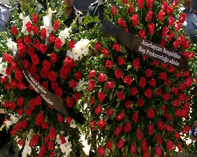 Gəncədə şəhid olan polis zabitləri ilə vida mərasimi keçirilir - FOTOLAR