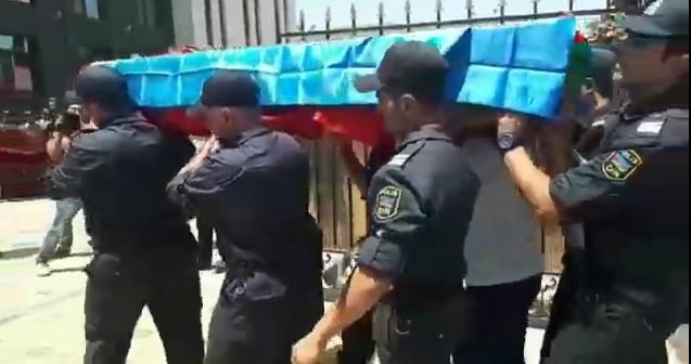 Şəhid olan polislərimizin dəfnindən görüntülər yayıldı - VİDEO