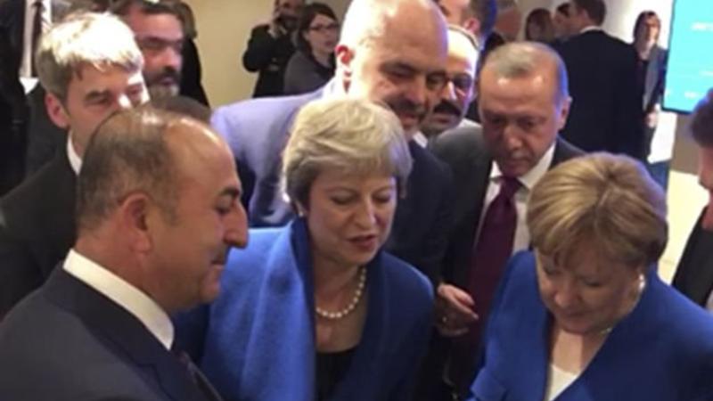 Dünya liderləri NATO zirvəsində belə görüntüləndi - Ərdoğan ayaq üstə... - VİDEO